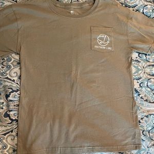 Cute pocket tee worn puppy Souther Lure size Youth Large